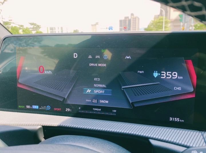 點我看大圖 Porsche Taycan與KIA EV6兩台電動車分享