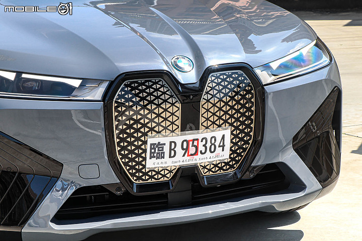 BMW iX xDrive40 旗艦版試駕|初嘗巴伐利亞發動機的轉型代表作!