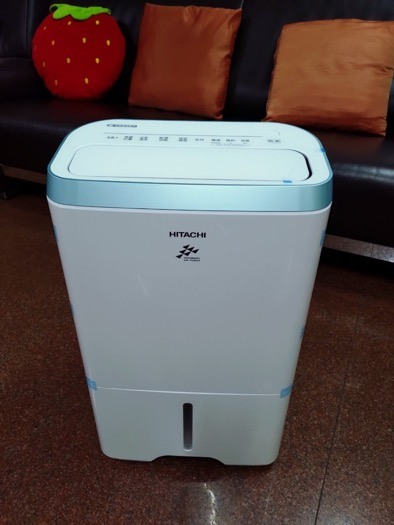 開箱終於到貨的日立清淨型除濕機