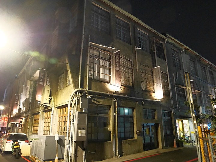 東區 富興工廠1962 — 老牌護手霜的老廠房,濃濃工業風建築活化為美學創意聚落