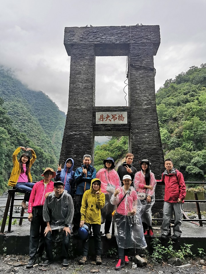 登百岳六順山~遊七彩湖妹池～溯卡社溪糜爛團