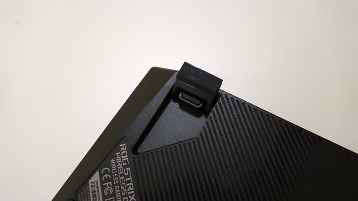 [休賢開箱]我的第一把無線鍵盤!! ROG Strix Scope RX TKL Wireless Deluxe簡單開箱