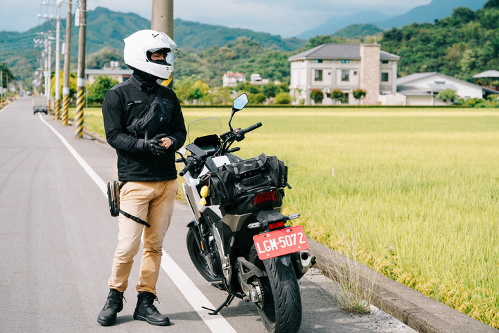 【開箱】日系質感休旅全罩 ARAI Astro GX