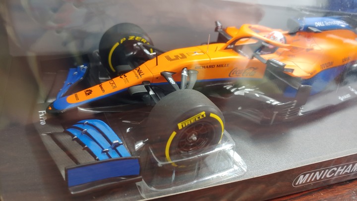 [開箱]1/18 MIMICHAMPS MCLAREN MCL35M
