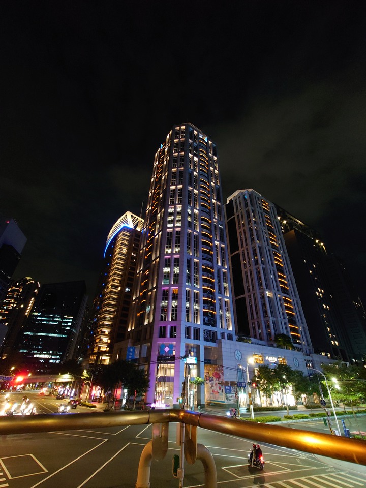 點我看大圖 Sony Xperia 1 IV 開箱體驗 | 4K HDR 120FPS錄影、1秒HDR20高速連拍、望遠鏡頭全光學無縫變焦