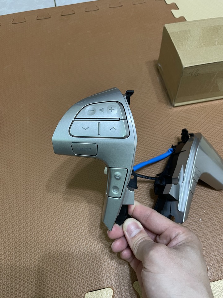 [DIY] Altis 10.5代（2012）方向盤升級快撥按鍵 (改色)