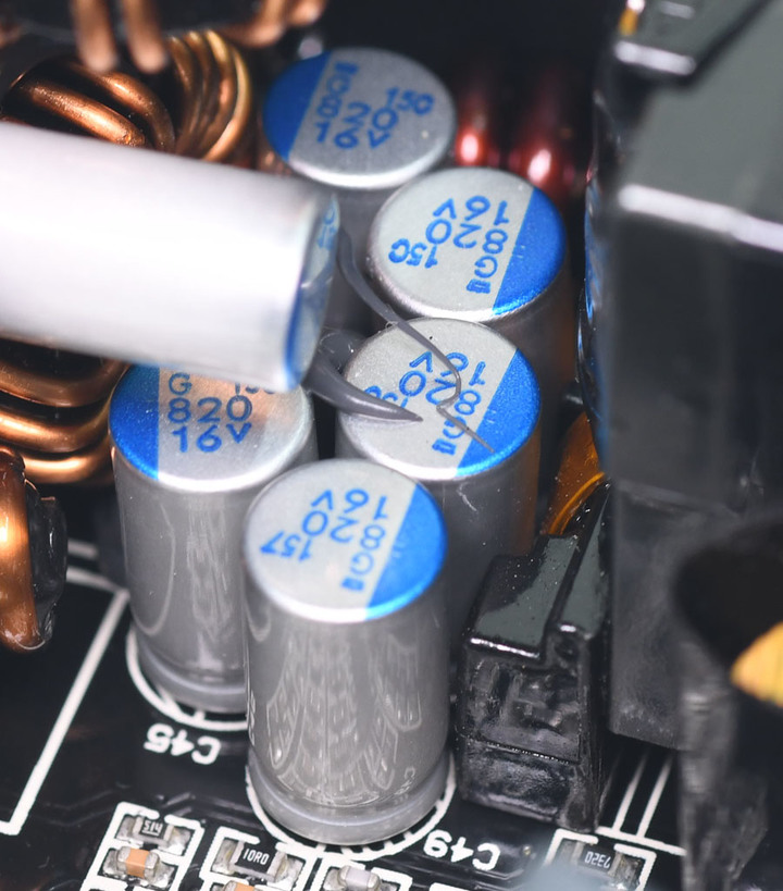 PHANTEKS追風者REVOLT SFX 750W金牌全模組化電源開箱