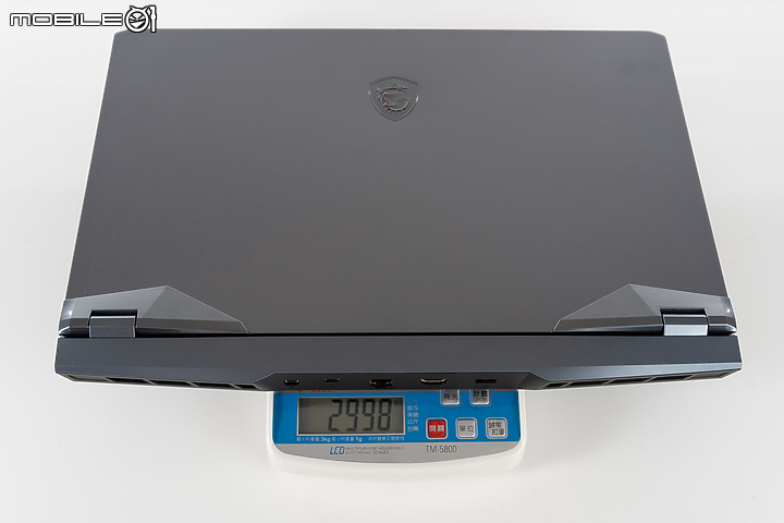 MSI Raider GE76 12UHS 實測｜承襲暴力效能美學的龍魂電競
