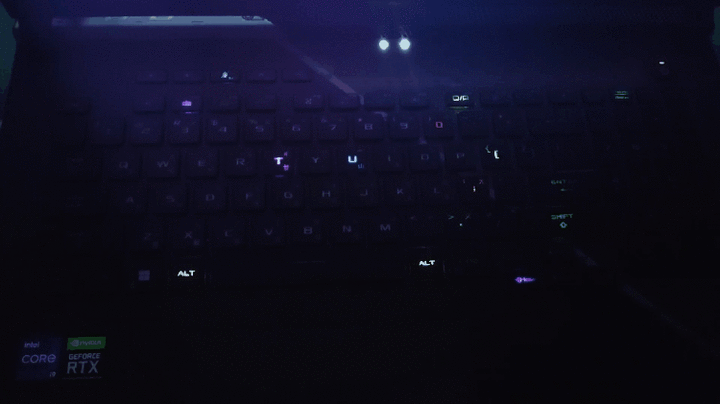 半透明元素加持新平台，ASUS ROG Strix SCAR 17 G733ZM 電競筆電開箱測試