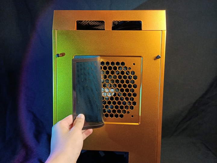 少女的首飾盒 Thermaltake曜越 The Tower 100 尊爵金 開箱評測