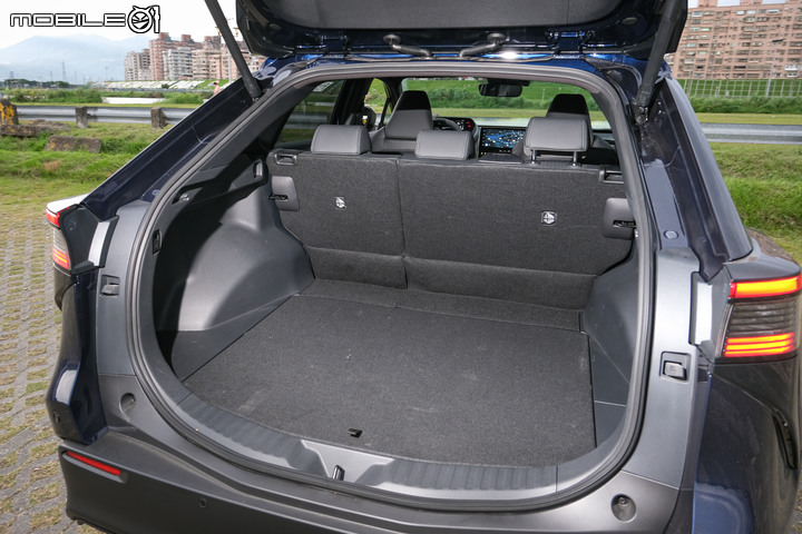 Toyota bZ4X 700公里長途試駕|加速、電耗完整測試;將化身電動車界的RAV4!