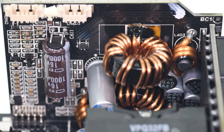 PHANTEKS追風者REVOLT SFX 750W金牌全模組化電源開箱