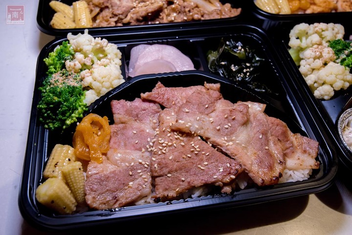 【臺南美食】現烤日式燒肉便當|電話預約迅速取餐|成大旁低調燒肉店|防疫便當|燒肉便當|安心豬便當~無邪燒肉