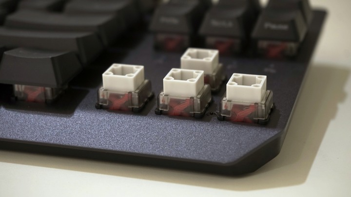 [休賢開箱]我的第一把無線鍵盤!! ROG Strix Scope RX TKL Wireless Deluxe簡單開箱