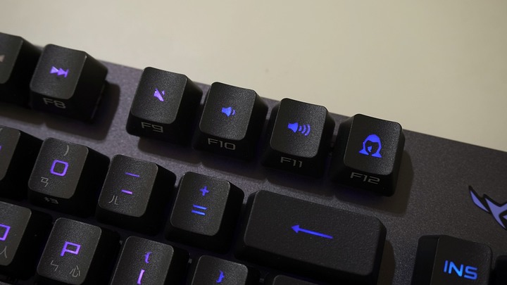 [休賢開箱]我的第一把無線鍵盤!! ROG Strix Scope RX TKL Wireless Deluxe簡單開箱