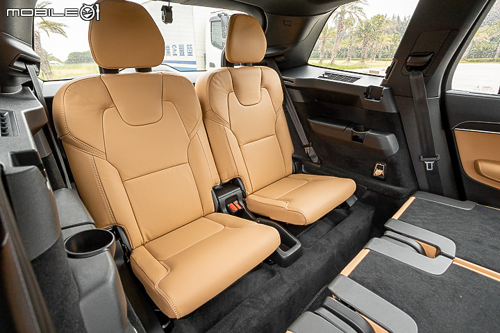 Volvo XC90 Recharge T8 深夜台北城散策｜電能架構大躍進的北歐旗艦！