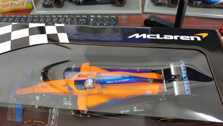 [開箱]1/18 MIMICHAMPS MCLAREN MCL35M