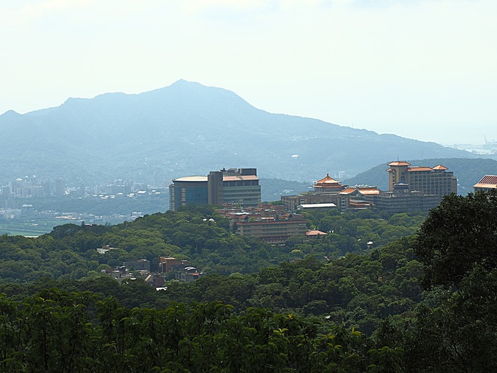 閻錫山故居 — 當了38年的「山西王」，生命中最後10年的居所，山西窯洞在臺重現