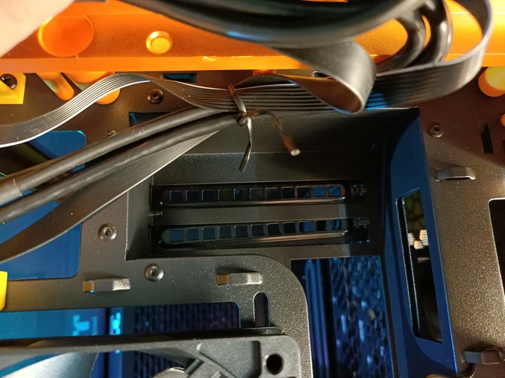 少女的首飾盒 Thermaltake曜越 The Tower 100 尊爵金 開箱評測