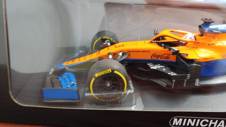 [開箱]1/18 MIMICHAMPS MCLAREN MCL35M
