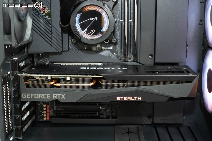 【Computex 2022】技嘉與微星展示 Project Stealth/Zero 新主機設計 以插座後置設計提供更方便整線彈性