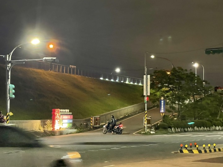 新歡SDPRO shimano 內變三速 16吋 鋁合金折疊車,再會了MINT ....
