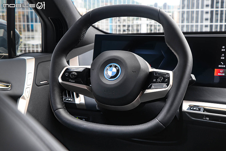 BMW iX xDrive40 旗艦版試駕|初嘗巴伐利亞發動機的轉型代表作!