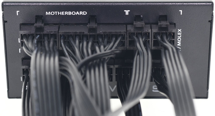 PHANTEKS追風者REVOLT SFX 750W金牌全模組化電源開箱