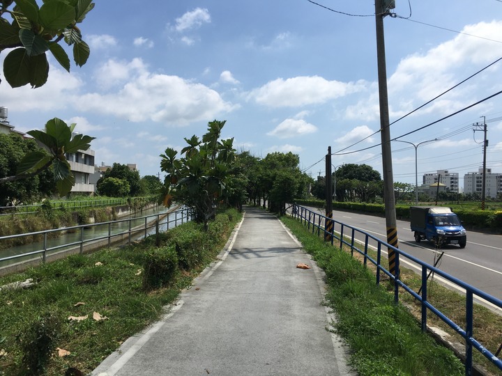 台南山海圳綠道自行車道