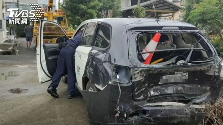 疑自動駕駛釀禍!警車台88上遭追撞 上班車流紫爆回堵