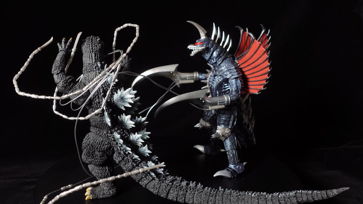 S.H.Monsterarts 蓋剛 ，兩個形態一次滿足，還原到不行，連頭一直掉都是致敬電影，讚啦!