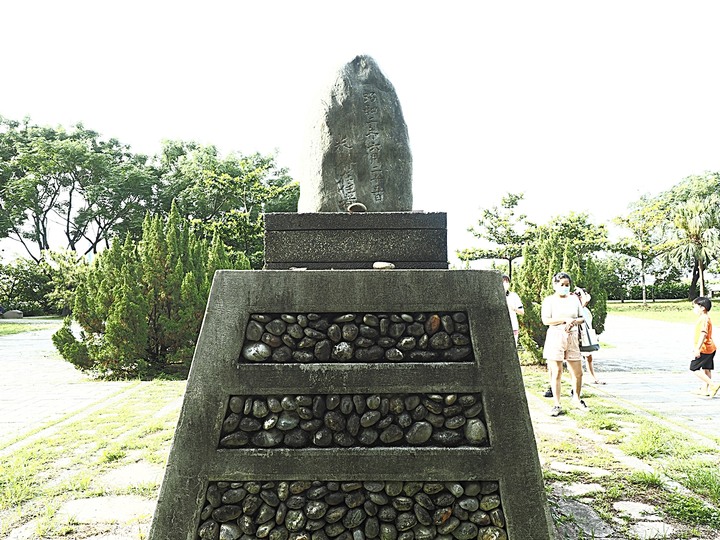 花蓮市 花蓮港鳥踏石公園｜海軍殉難四戰士紀念碑｜石雕公園 — 大清早到花蓮港邊大口深呼吸 — 翰品酒店「大口深呼吸」活動
