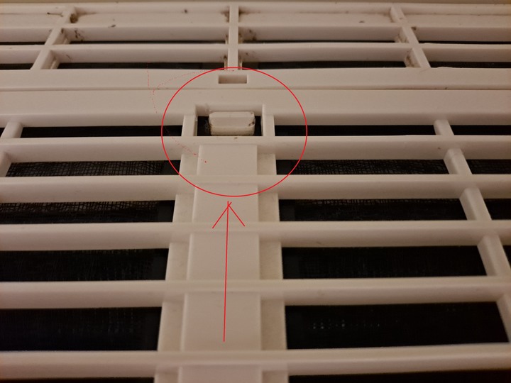 惠而浦冷氣漏水自救, 拆外殼卡關