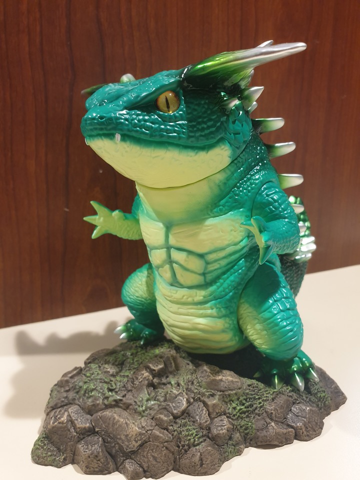 開箱!設計師玩具 台北國際玩具創作大展 TTF限定配色 IN TOY 蠑螈超獸 疾速VER+ 沼綠VER ^^