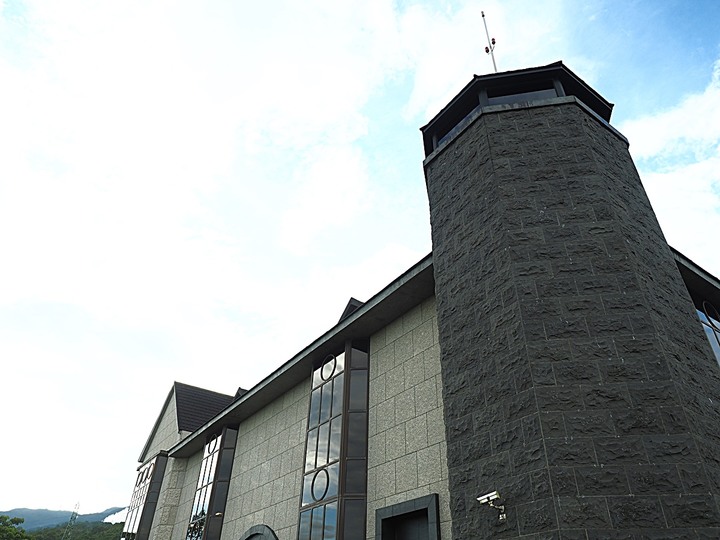 頭城 伯朗咖啡館 頭城城堡咖啡二館，外掛大里、龜山和頭城車站 — 大雨過後龜山島之遠望