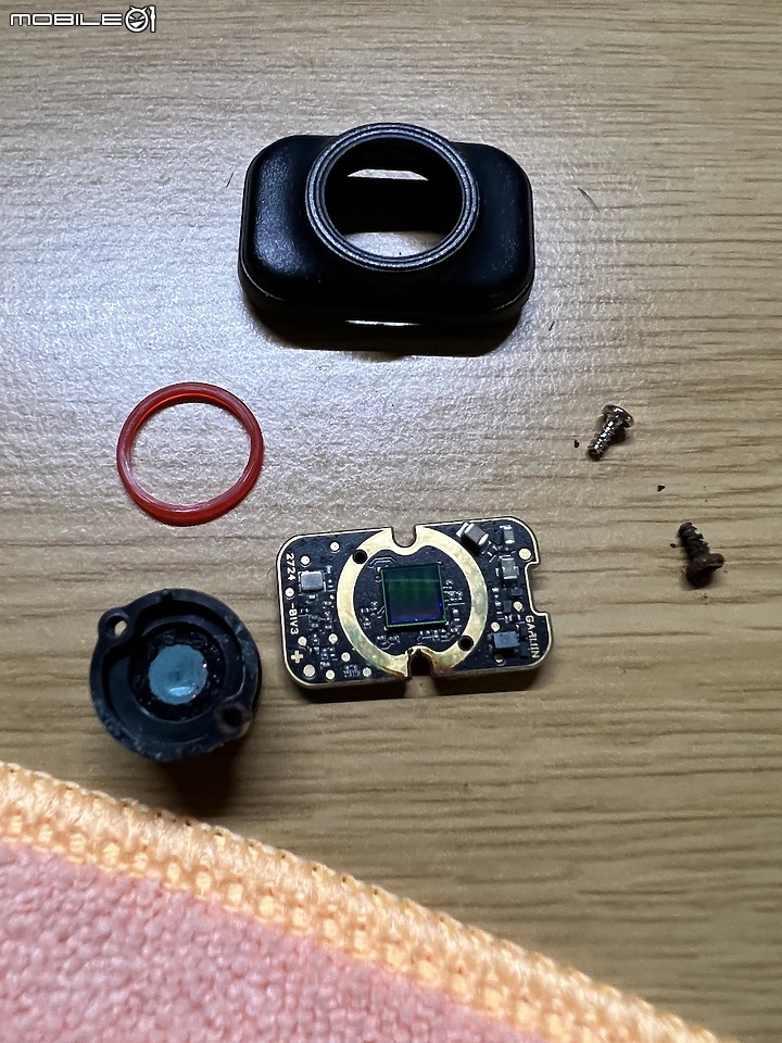 點我看大圖 Garmin GRVC35 無線倒車鏡頭滲水後修復心得分享