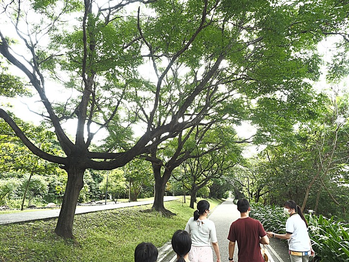 花蓮市 花蓮港鳥踏石公園｜海軍殉難四戰士紀念碑｜石雕公園 — 大清早到花蓮港邊大口深呼吸 — 翰品酒店「大口深呼吸」活動