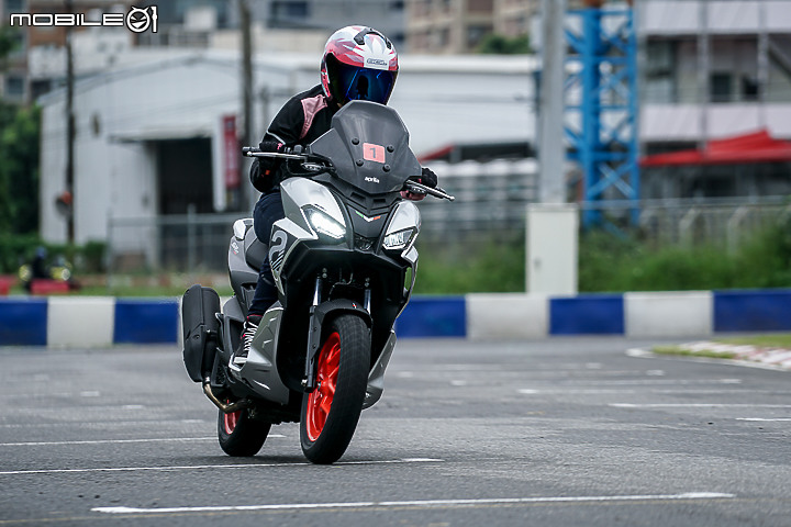 aprilia SR-GT 200 賽道試駕|意外流暢的跨界歐風速可達