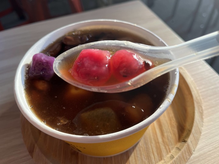 [食記] 金豐玉漿芋圓製造所，台灣苗栗後龍，酸甜好吃有果香火龍果蔓越莓圓