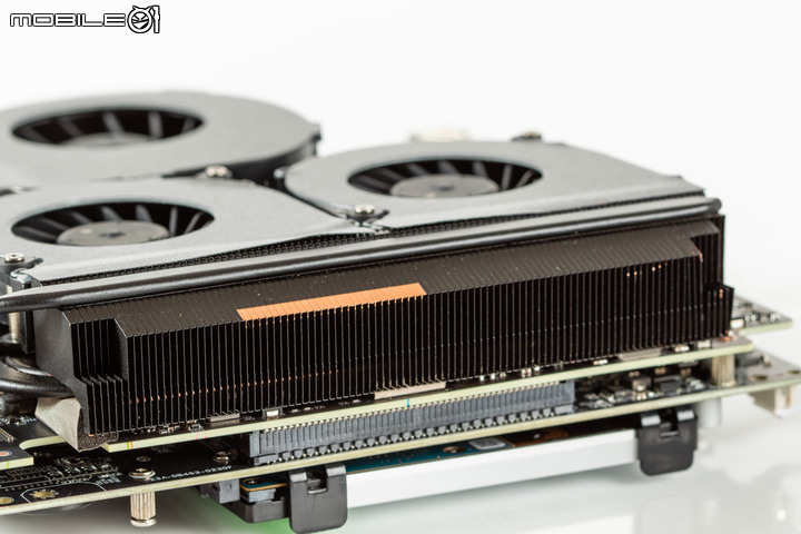 Zotac ZBOX EN173070C 主機開箱實測 以 i7 處理器搭配 RTX3070 顯卡的迷你效能鋼砲