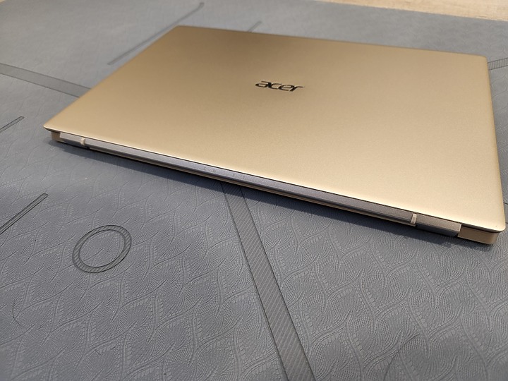 點我看大圖 超級入門的ACER Swift 1 SF114-34 開箱