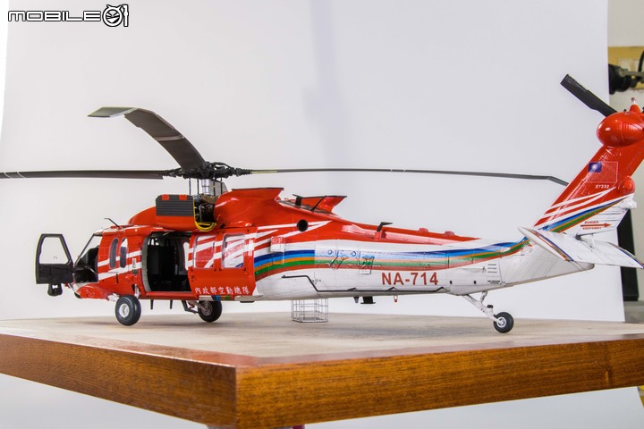 1/35 空中勤務總隊 UH-60M-14 NA-714 重裝型黑鷹直升機