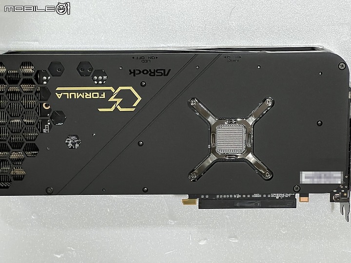 點我看大圖 偶爾玩A卡 ASRock Radeon RX 6950 XT OC Formula 16GB 開箱