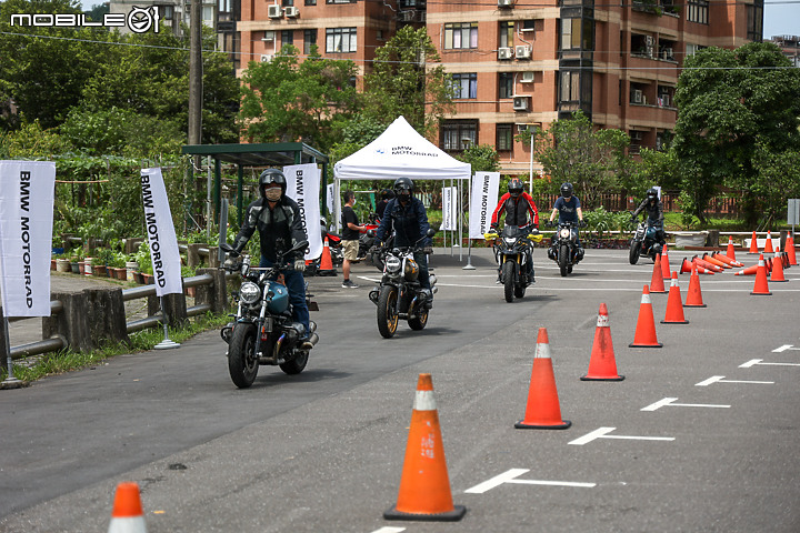 【採訪】BMW Motorrad On Road 安駕訓練 Level 1 平衡才能騎得順暢
