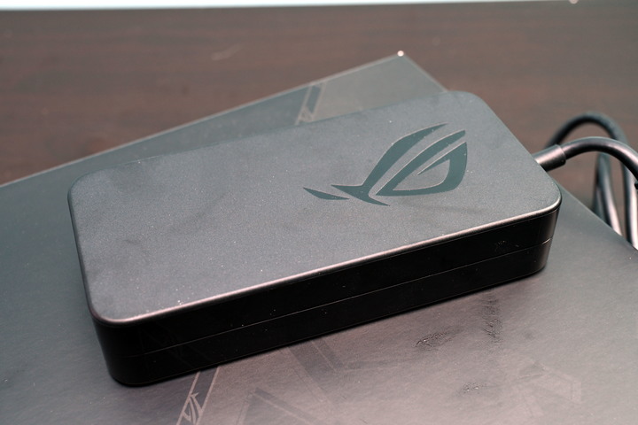 更小更快，ASUS ROG Strix SCAR 15 G533ZW 電競筆電開箱測試