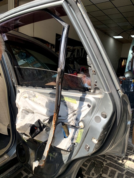 CRV三代，車窗的玻璃泥槽架，哪裏買得到？