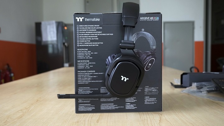 【開箱】朋友的新無線耳機! TT 幻銀 ARGENT H5 RGB 無線電競耳機簡單開箱