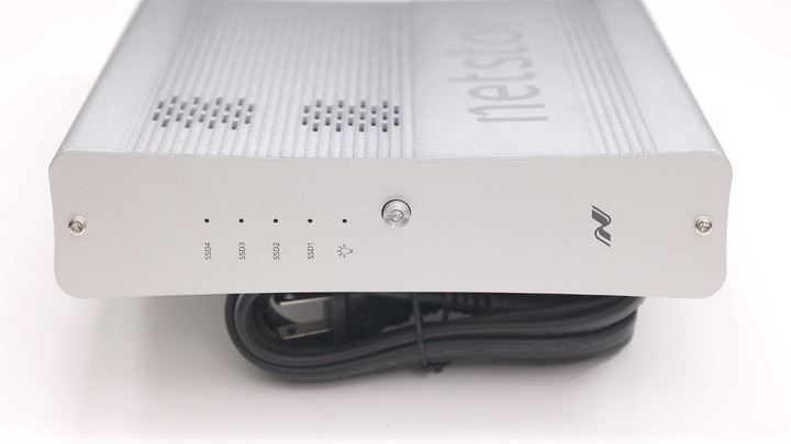 獨家秘技，單條速度即可達 1500MB/s，Netstor NA622TB3 搭配 P5 Plus 8TB SSD 外接實作