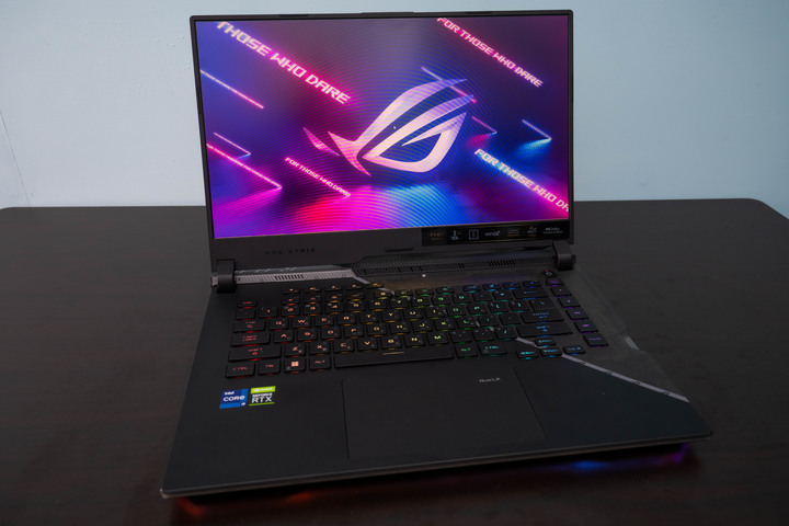 更小更快，ASUS ROG Strix SCAR 15 G533ZW 電競筆電開箱測試