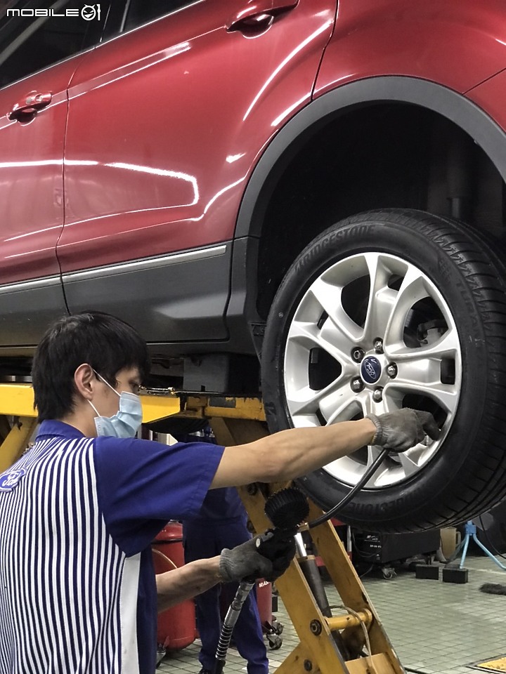 FORD Kuga穿新鞋，Bridgestone 輪胎更換心得